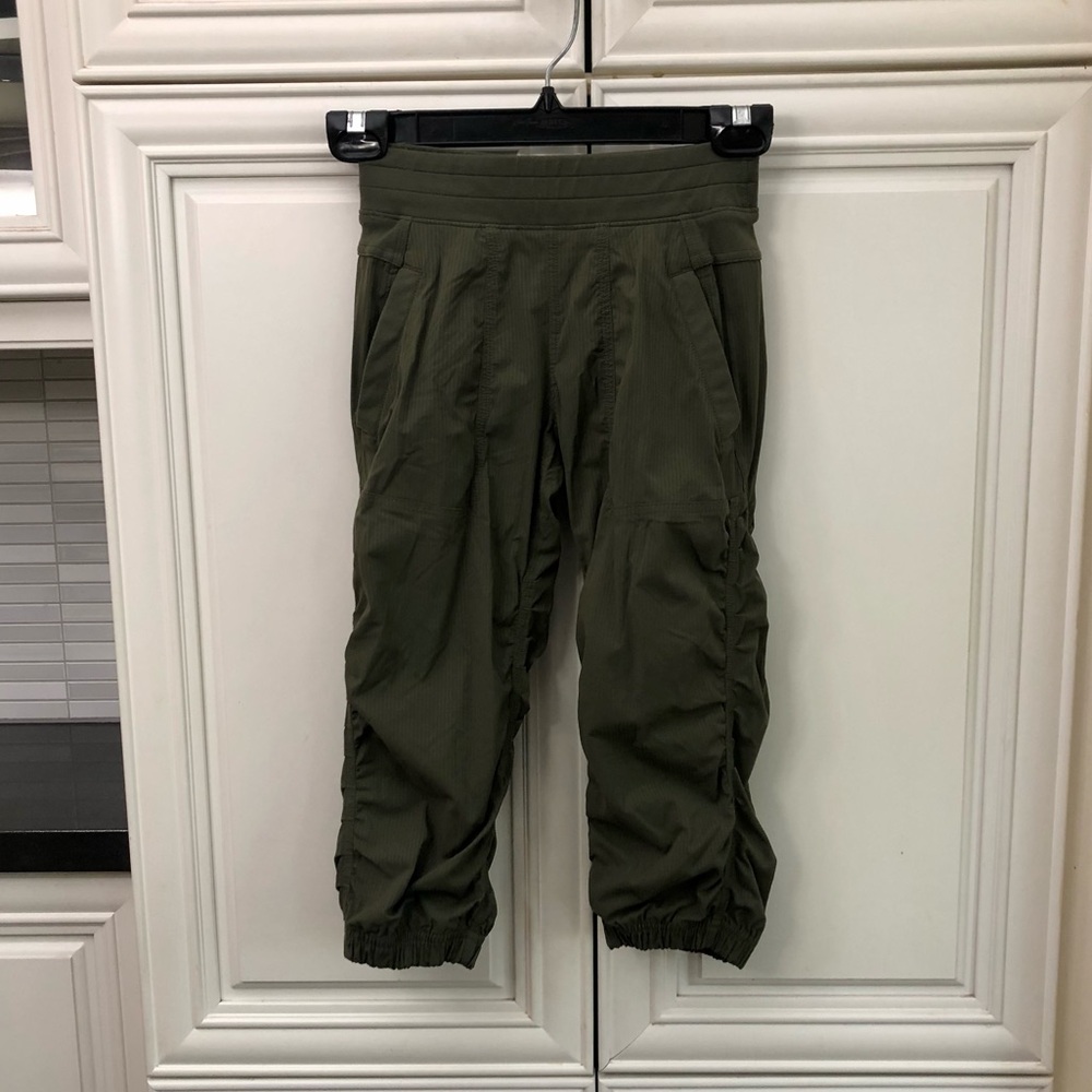 RARE Ivivva by Lululemon girl’s Live to Move crop